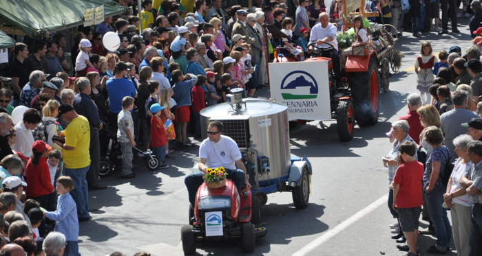 Festumzug agrischa Ilanz 2011 Sennerei (© BBV) Festumzug agrischa Ilanz 2011 Sennerei