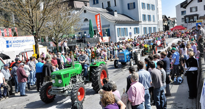 Festumzug agrischa Ilanz 2011 Traktoren (© BBV) Festumzug agrischa Ilanz 2011 Traktoren