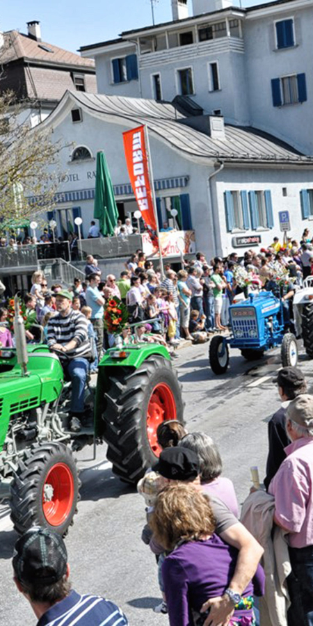 Festumzug agrischa Ilanz 2011 Traktoren