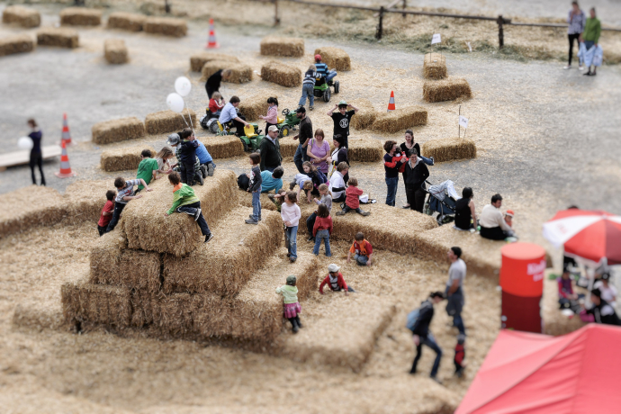 Ein Klassiker an der agrischa: Strohballenburg!