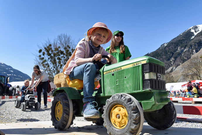 Trettraktor-Parcours: Da kann die Formel 1 einpacken. (© Ziit-la.ch) Trettraktor-Parcours: Da kann die Formel 1 einpacken.