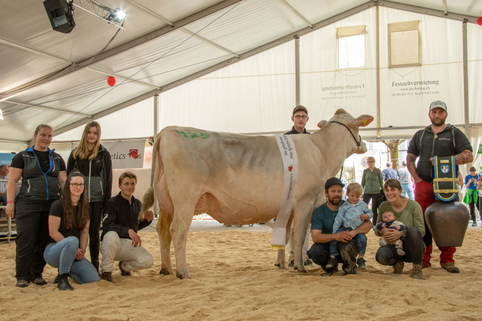 AITA Miss agrischa 2023 (Foto: Braunvieh Schweiz) AITA Miss agrischa 2023
