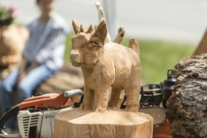 Agrischa 2023 Holz-Skulptur Geissli (© Thomas Hablützel) Agrischa 2023 Holz-Skulptur Geissli