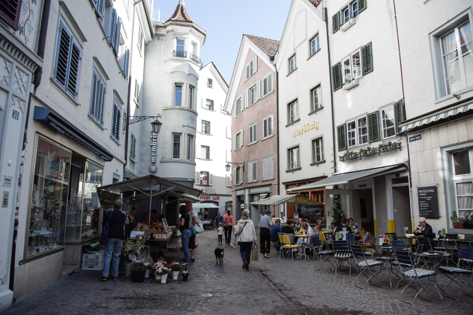 Wochenmarkt in der Churer Altstadt (© Urs Gaupp) Wochenmarkt in der Churer Altstadt
