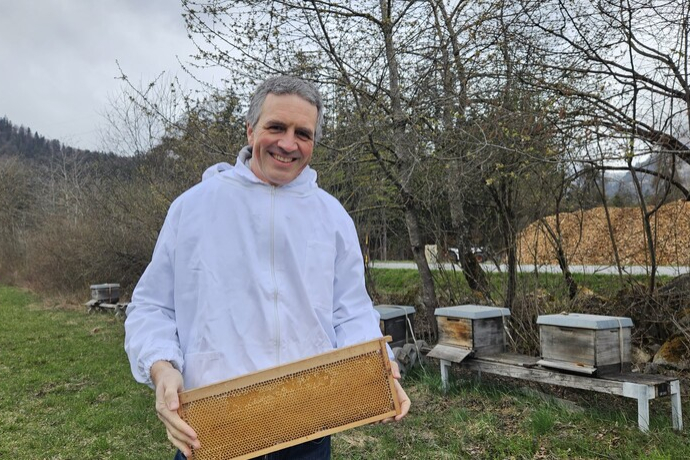 Pascal_Wildbolz_Imker_Radio_Grischa_goht_go_puura